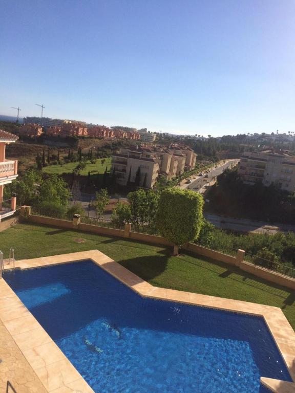 Bazén v ubytování Apartamento con vistas nebo v jeho okolí