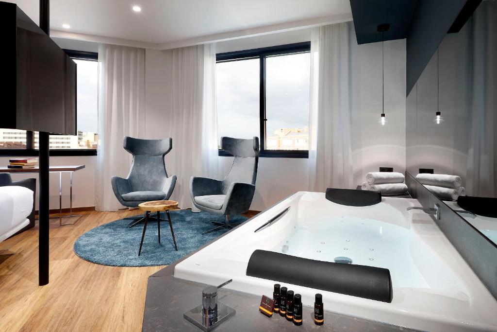 
Suite with Hot Tub

