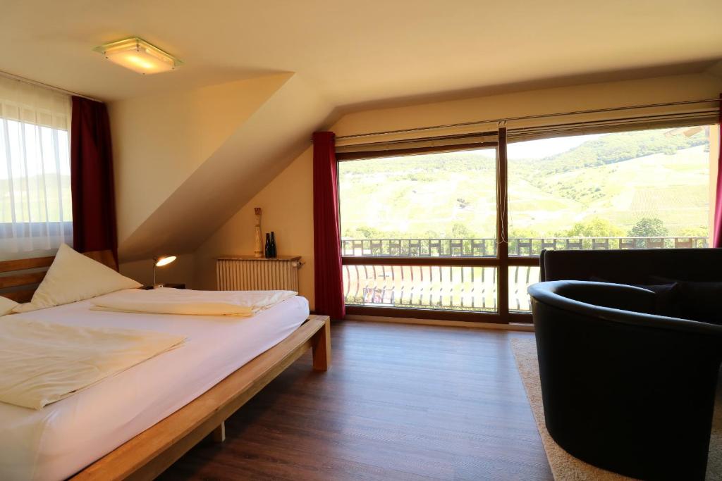 Postel nebo postele na pokoji v ubytování Christiana's Wein & Art Hotel