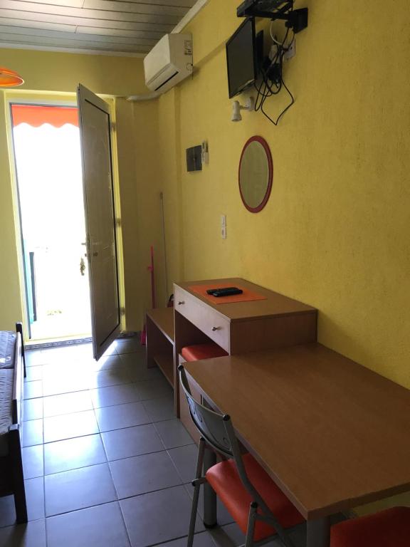 TV a/nebo společenská místnost v ubytování Maria Rooms Vrasna