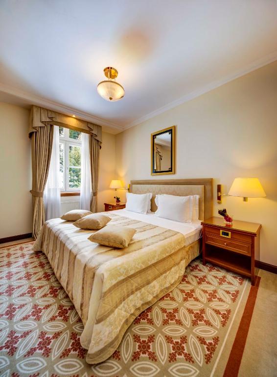 Deluxe One Bedroom Suite