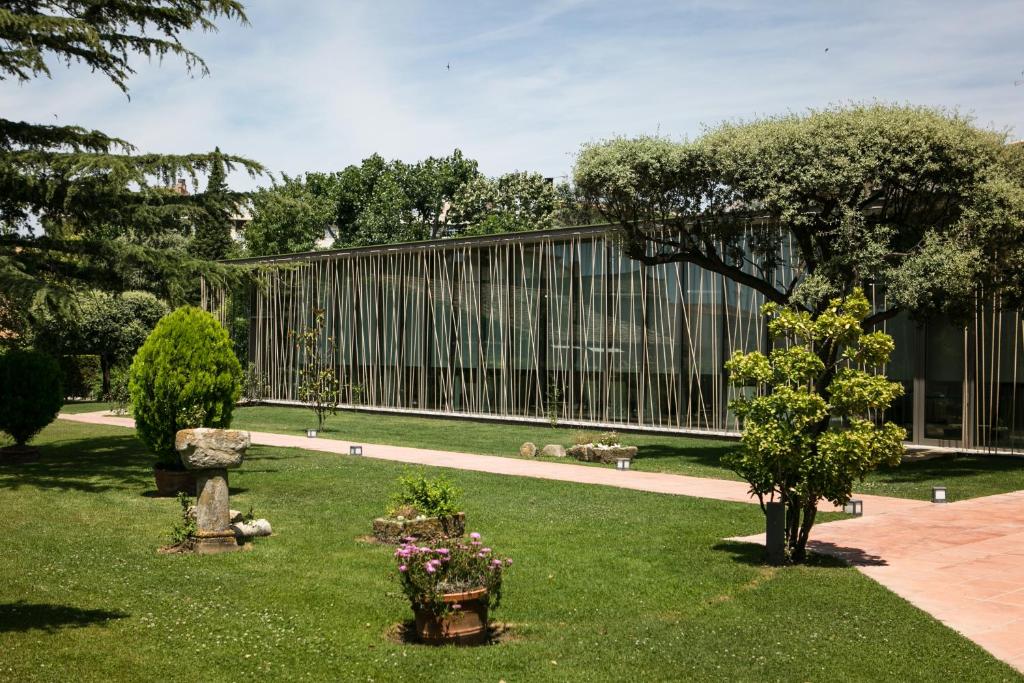 Um jardim em RVHotels Palau Lo Mirador