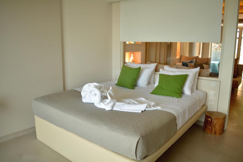 Postel nebo postele na pokoji v ubytování Core Luxury Suites
