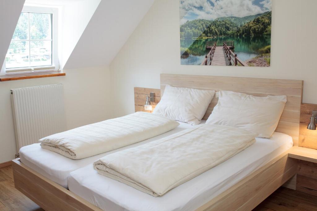 Postel nebo postele na pokoji v ubytování Pension Pirkdorfer See