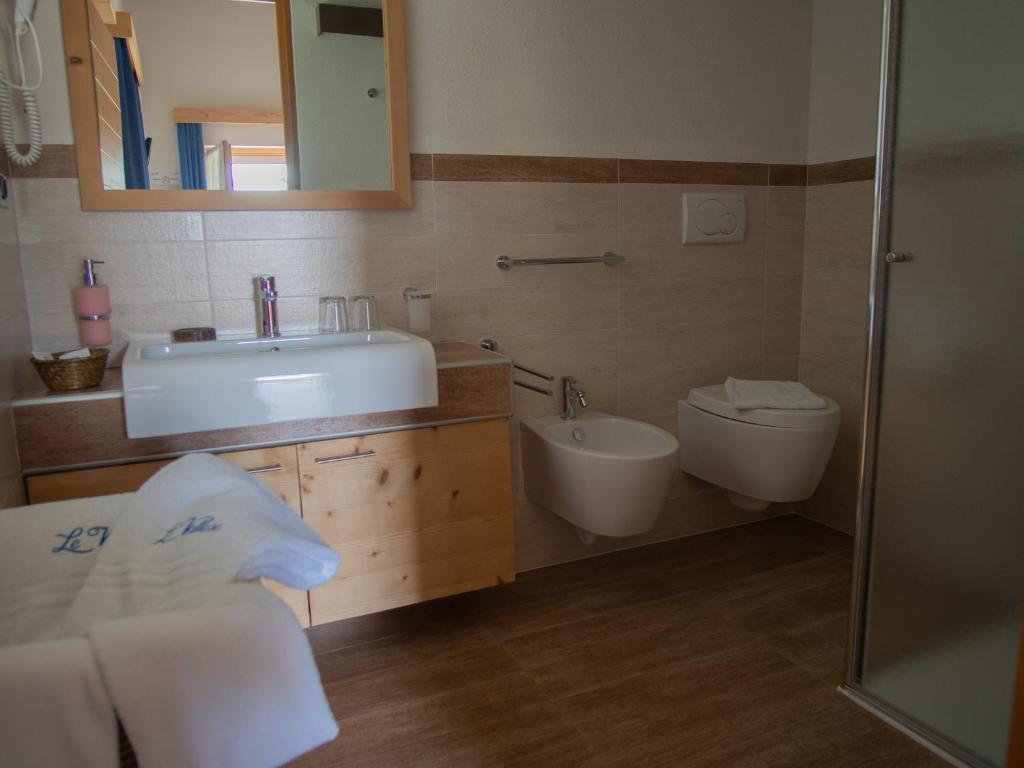 Koupelna v ubytování RTA Hotel Le Vallene