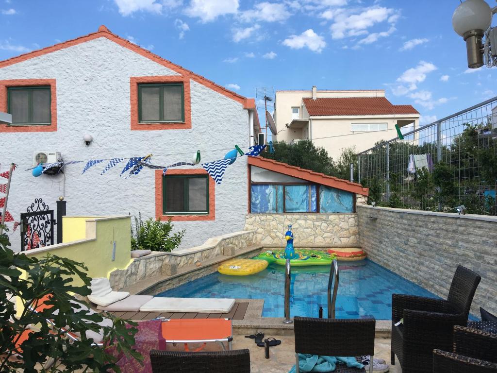 House with Pool in Tisno