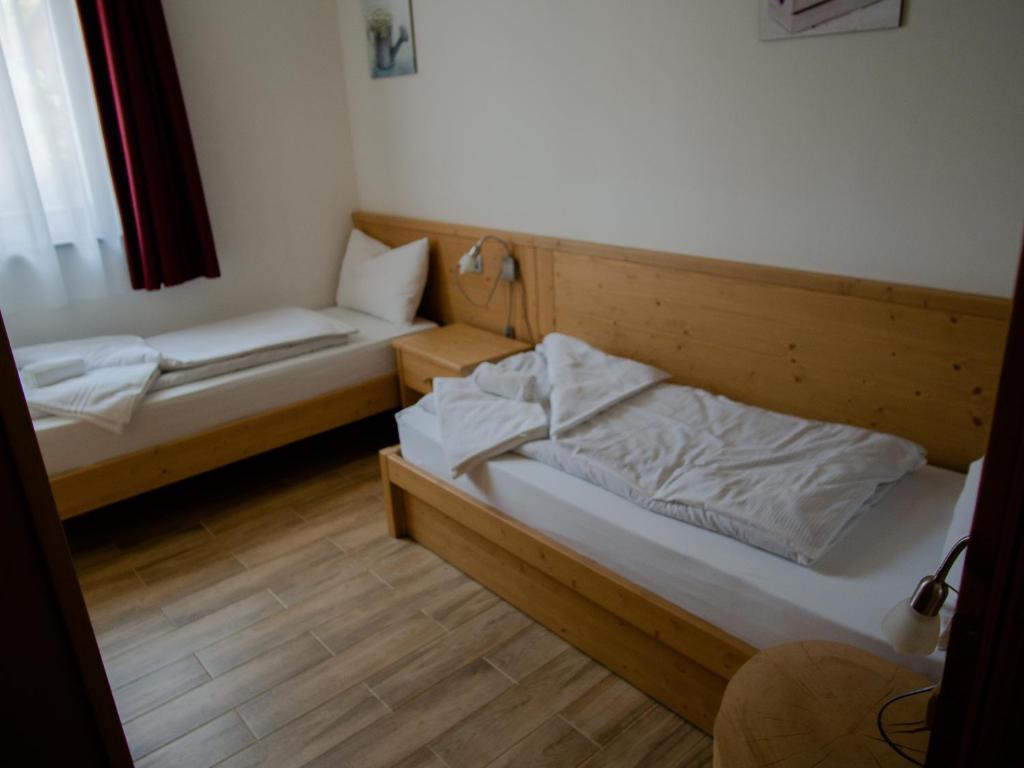 Postel nebo postele na pokoji v ubytování RTA Hotel Le Vallene