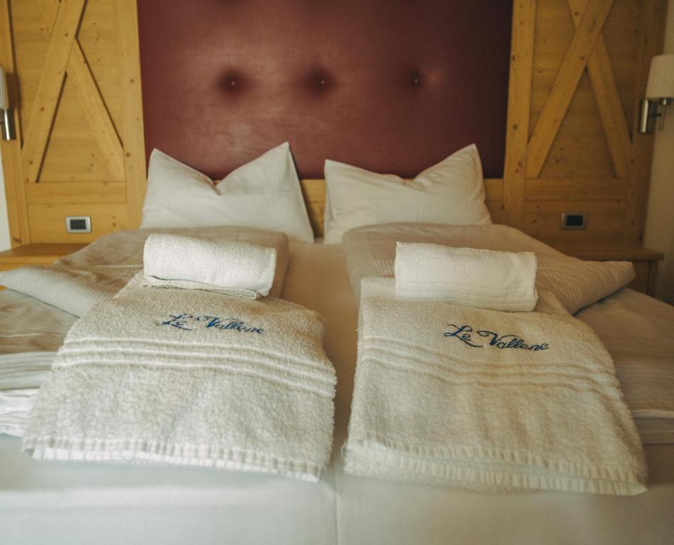 Postel nebo postele na pokoji v ubytování RTA Hotel Le Vallene