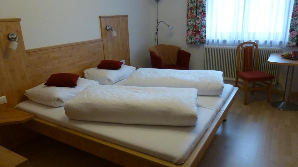 Postel nebo postele na pokoji v ubytování Gästehaus Manuela - Familie Rantner
