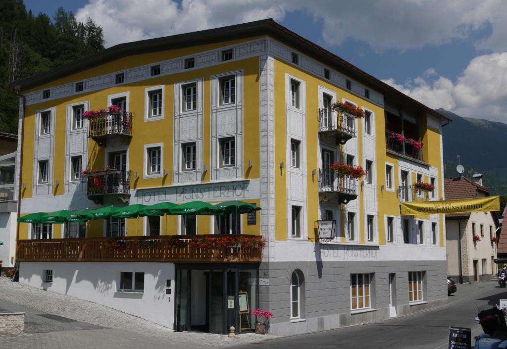 Nespecifikovaný výhled na hory nebo výhled na hory při pohledu z hotelu