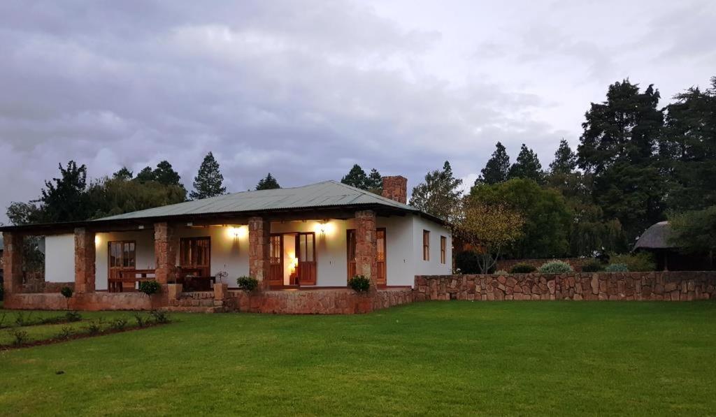 a house with a green lawn in front of it at Koppiesvlei Farm in Tonteldoos