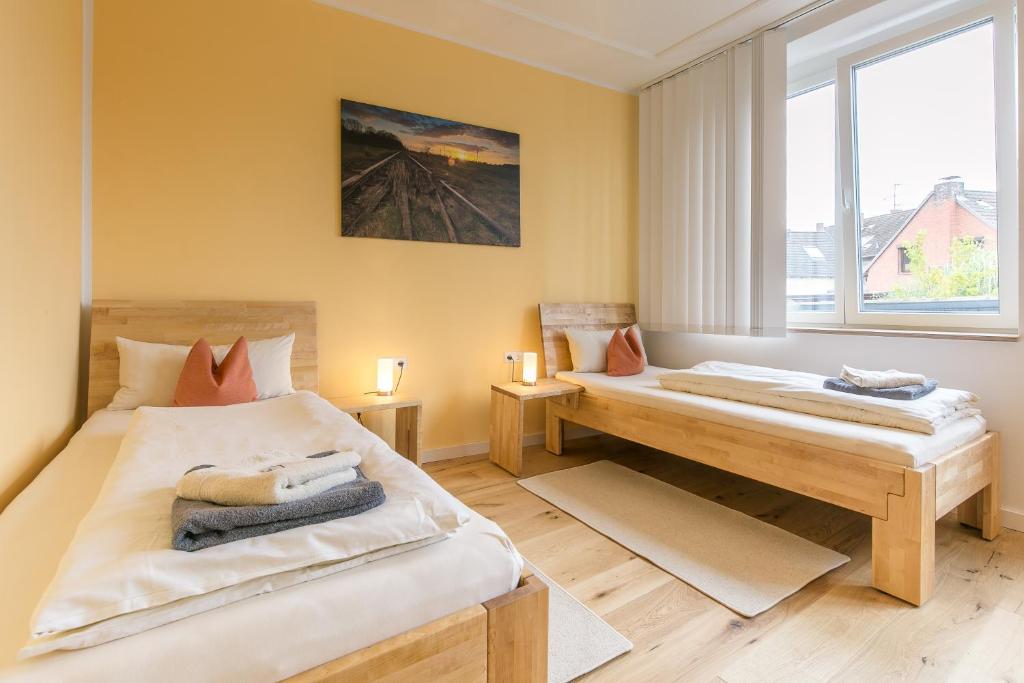 a bedroom with two beds and a window at Hotel Johnsburg in Uelzen