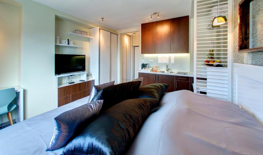 Luxury Studio Yasmine - Estudio De Apartamento Con River View