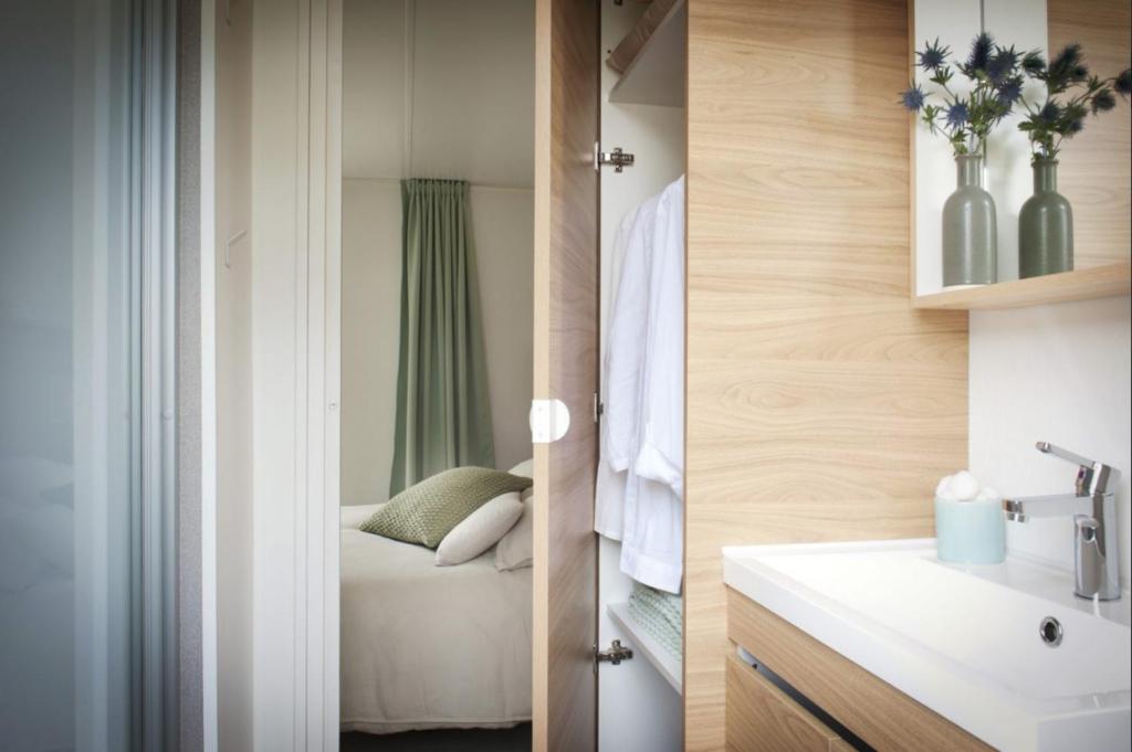 Postel nebo postele na pokoji v ubytování Camping Sènia Tucan
