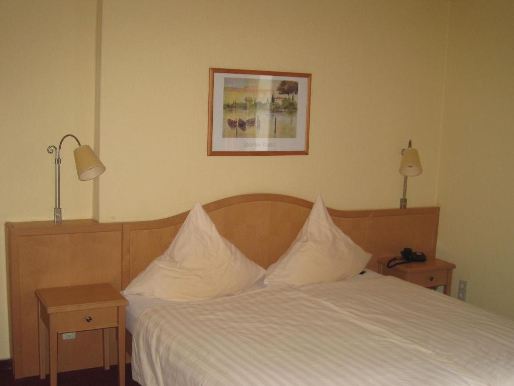 Postel nebo postele na pokoji v ubytování Landhotel Ewerts
