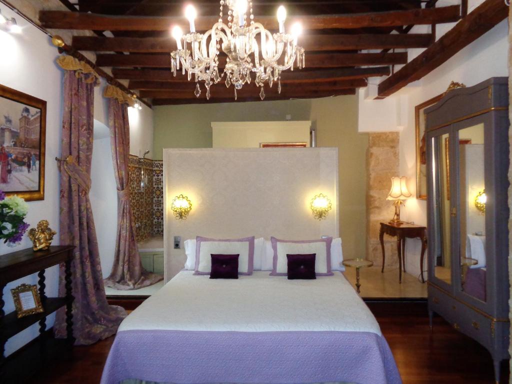 Postel nebo postele na pokoji v ubytování Hotel Boutique Nueve Leyendas