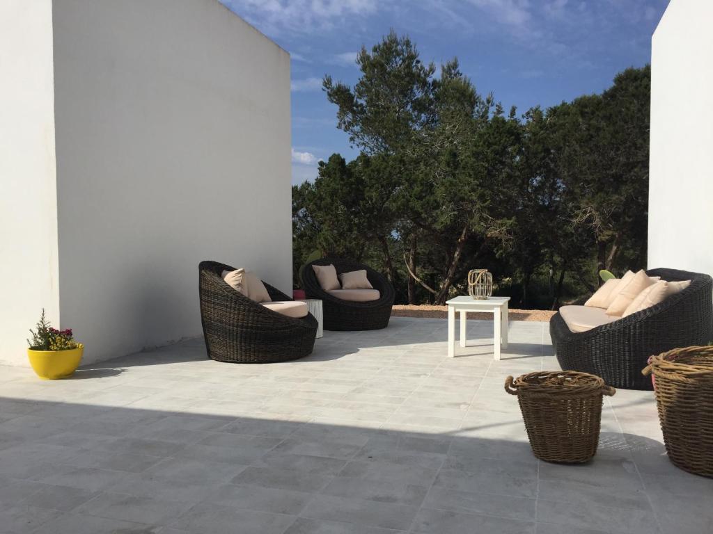 A seating area at Es Lliri Blanc