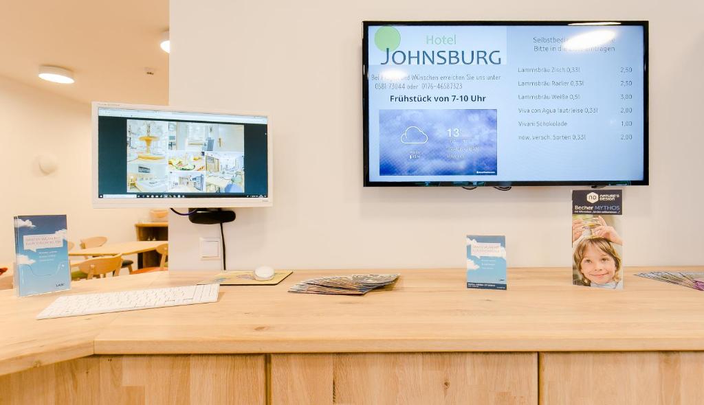 TV a/nebo společenská místnost v ubytování Hotel Johnsburg