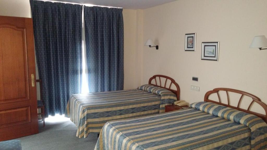 A bed or beds in a room at Hotel Zabala