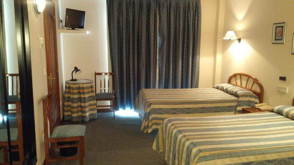 A bed or beds in a room at Hotel Zabala
