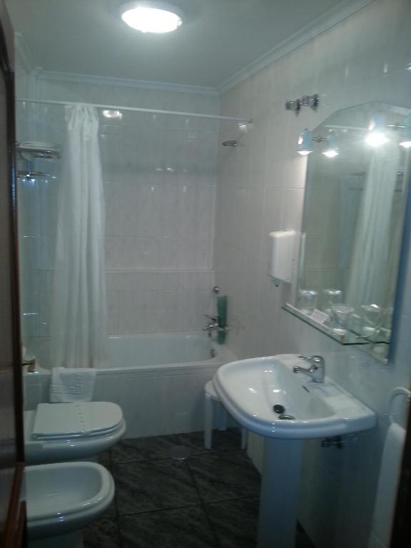 A bathroom at Hotel Zabala