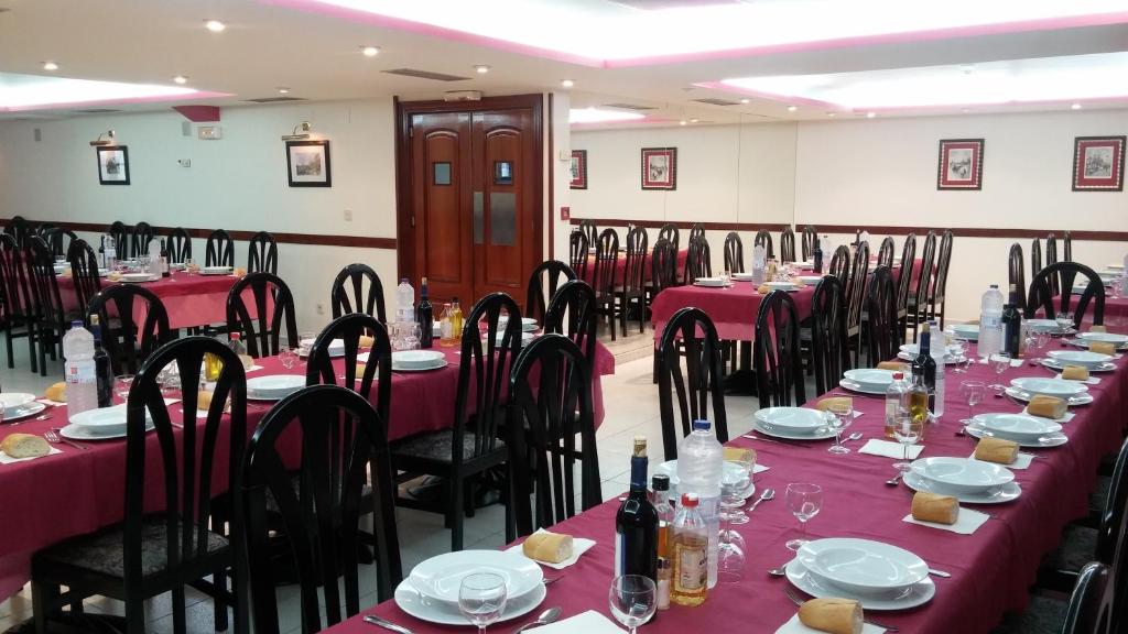 A restaurant or other place to eat at Hotel Zabala