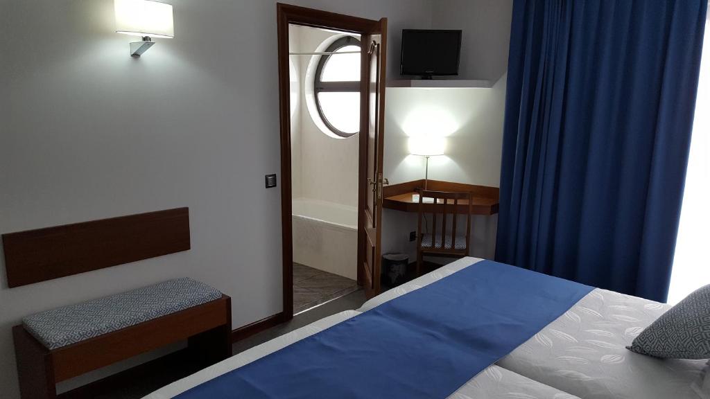 A bed or beds in a room at Hotel Zabala