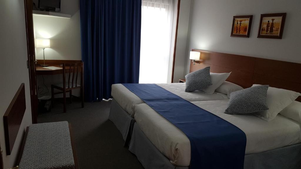 A bed or beds in a room at Hotel Zabala