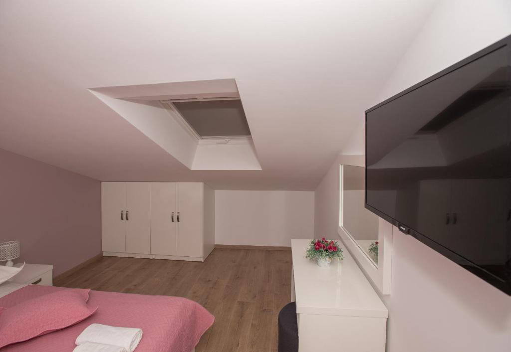Posteľ alebo postele v izbe v ubytovaní APARTMANI VUJČIĆ