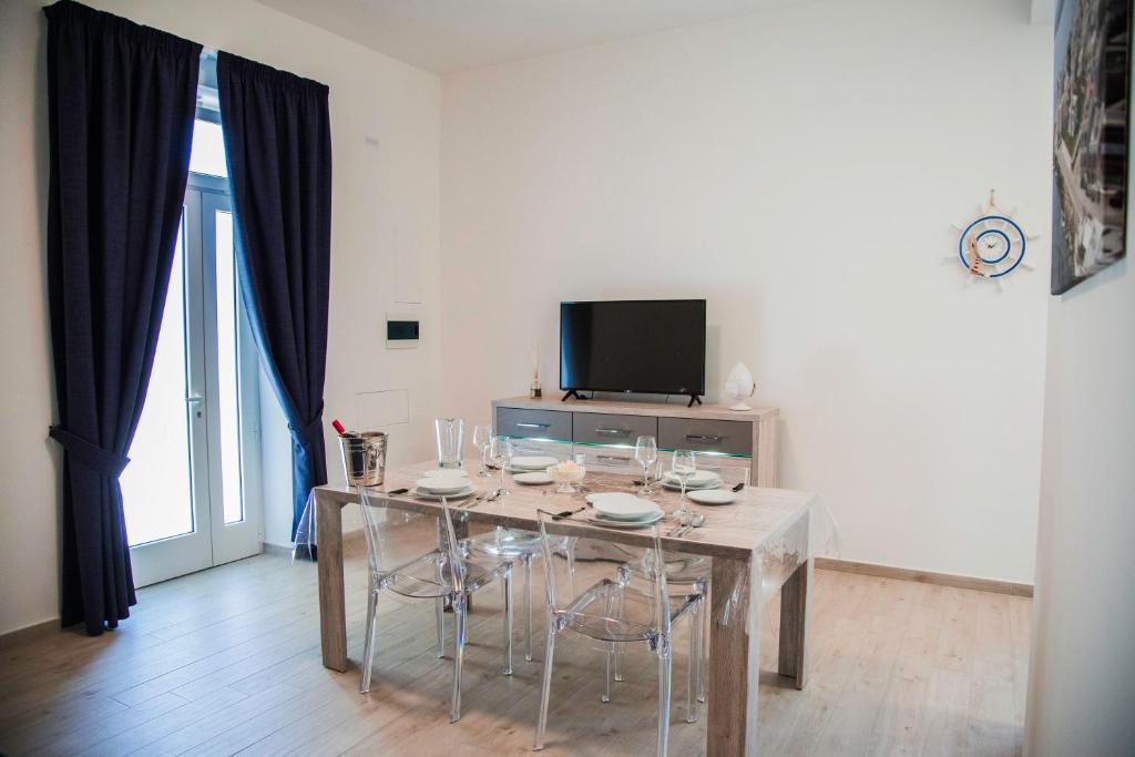 Televízia a/alebo spoločenská miestnosť v ubytovaní Francesco B&B - Torre Canne