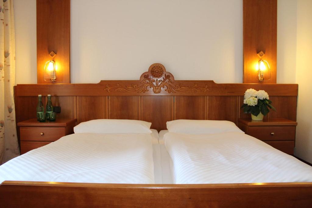 Postel nebo postele na pokoji v ubytování Hotel Lindwurm