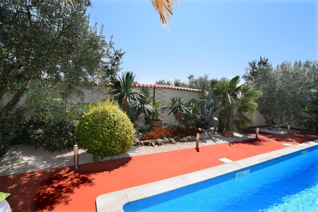 Basen w obiekcie Holiday Home Villa Margherita lub w pobliżu