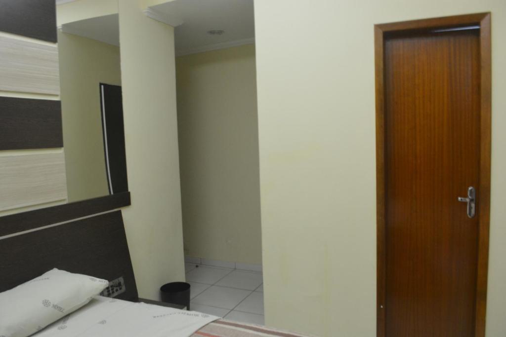  Hotel Calstar