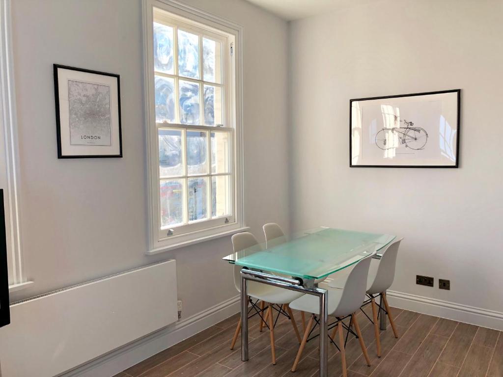 Stylish Maisonette and Studio in Victoria