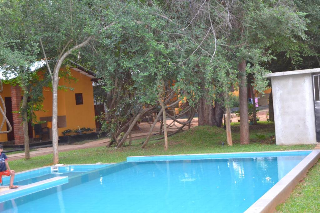 Bazén v ubytování Sigiri Resort nebo v jeho okolí