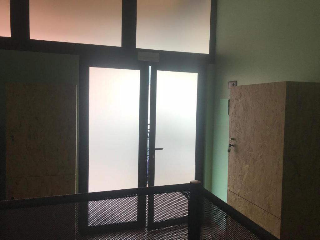 Wood Steel & Glass - Bunkbed In Mannelijke Slaapzaal