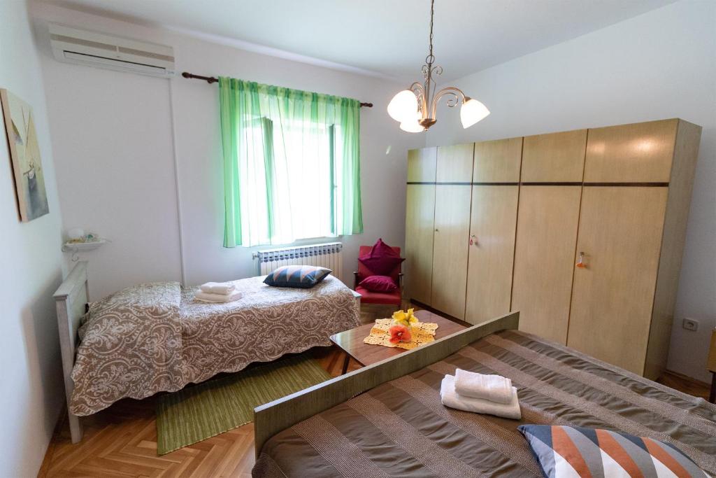 Łóżko lub łóżka w pokoju w obiekcie Apartments Bogetic