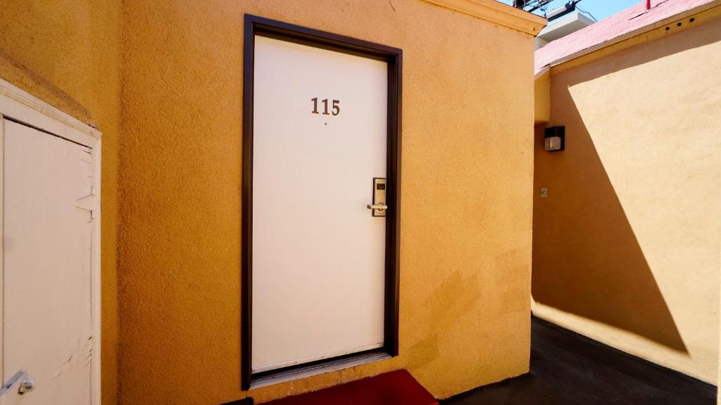Foto da galeria de El Royale Hotel - Near Universal Studios Hollywood em Los Angeles