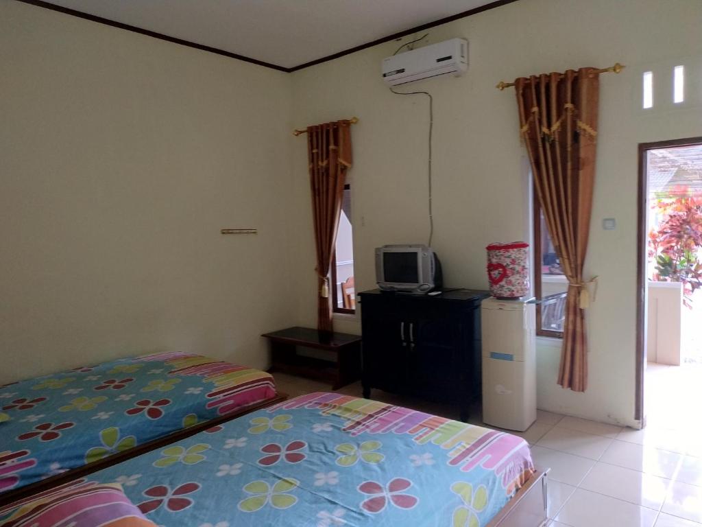 Postel nebo postele na pokoji v ubytování Hotel Putra Sindang Asih