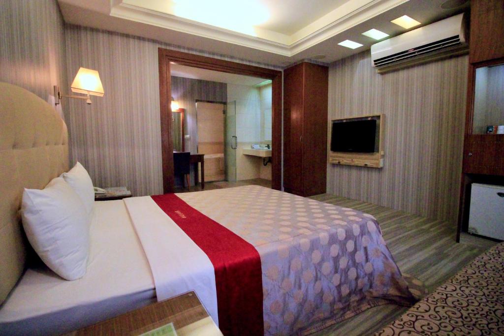 TV a/nebo společenská místnost v ubytování Spring City Motel