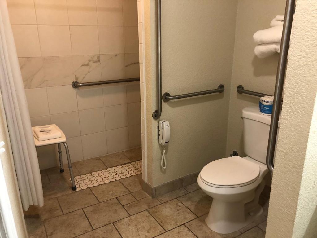 Koupelna v ubytování Rodeway Inn Hermiston - Umatilla
