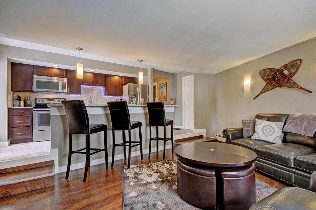 Peak 8 Village E35 Condo - Housity