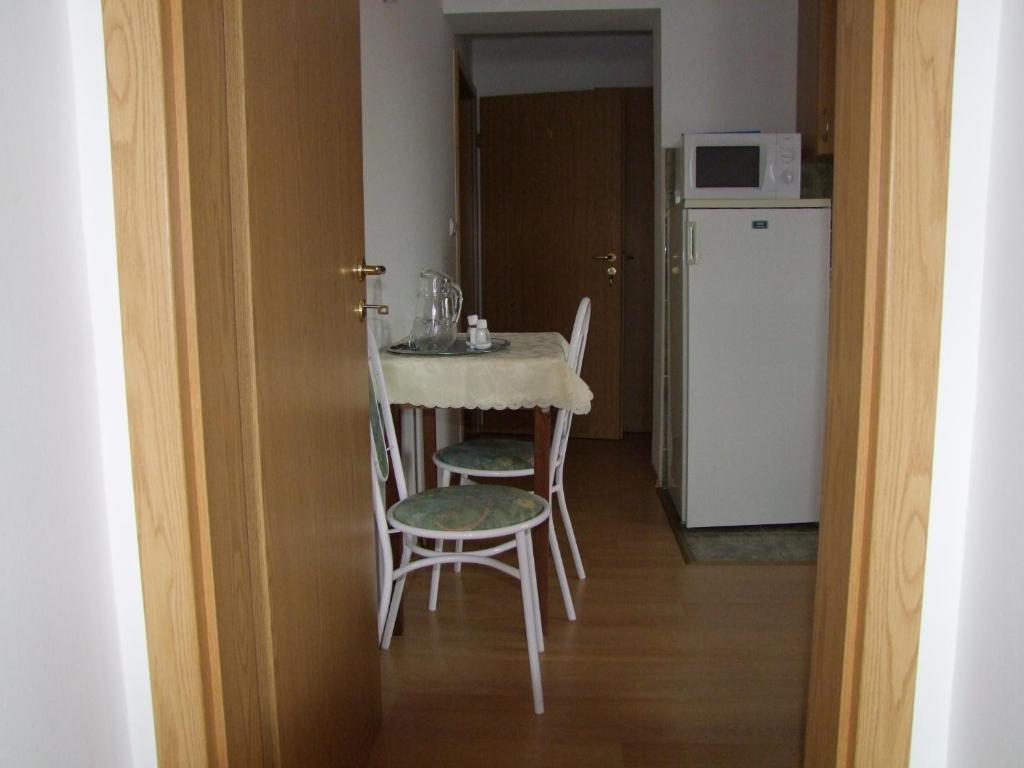 Kuchyň nebo kuchyňský kout v ubytování Rajna Apartmanház