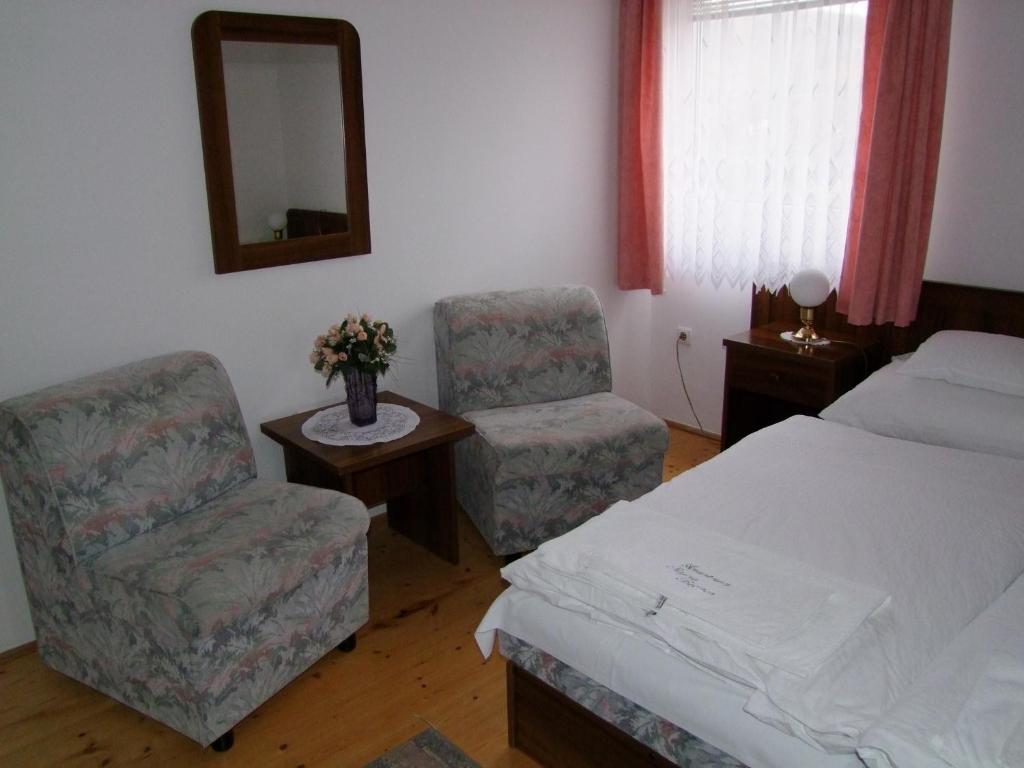Postel nebo postele na pokoji v ubytování Rajna Apartmanház