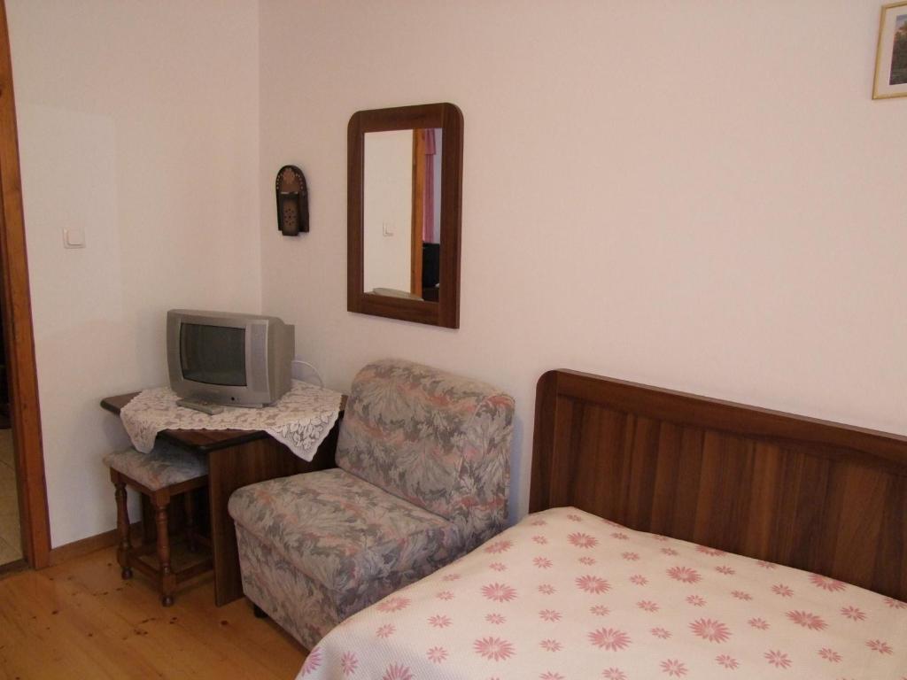 TV a/nebo společenská místnost v ubytování Rajna Apartmanház