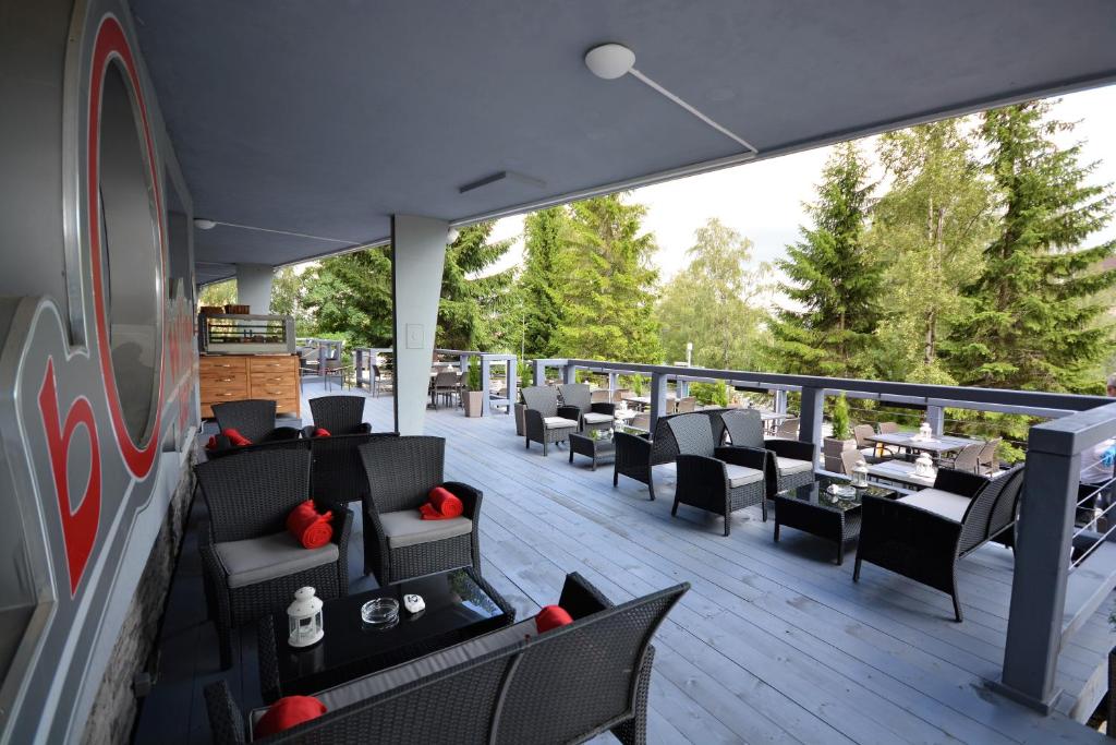 Un restaurante o sitio para comer en Atrium Hotel - Family friendly