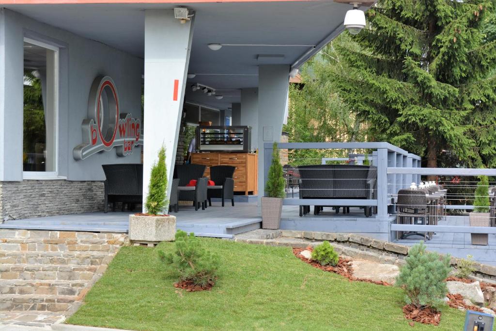 Jardín al aire libre en Atrium Hotel - Family friendly