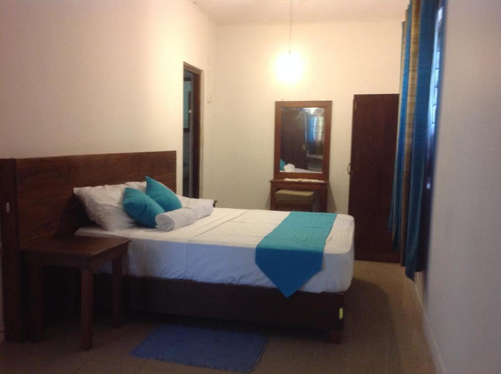 Postel nebo postele na pokoji v ubytování Tree Breeze Inn