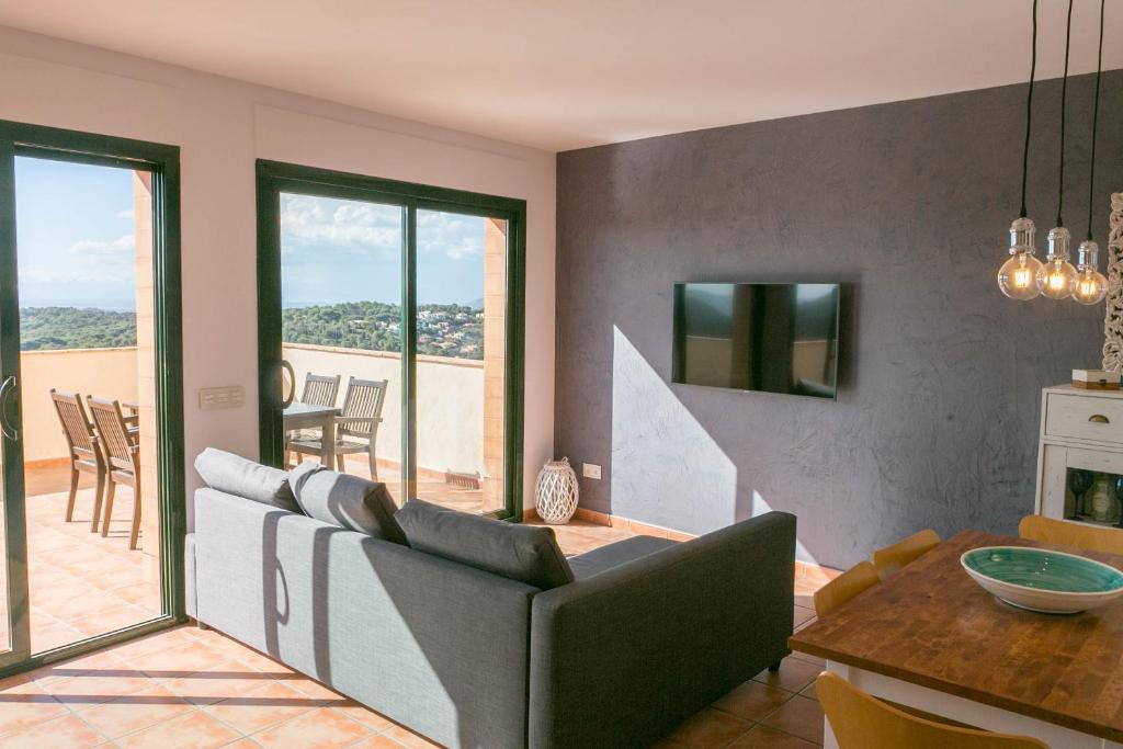 Posezení v ubytování 2 bedroom apartment close to the center of Begur. Terrace and panoramic sea views (Ref:H41)