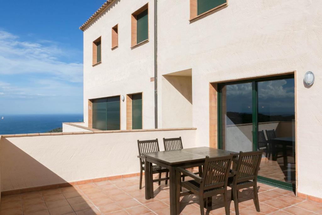 Balkón nebo terasa v ubytování 2 bedroom apartment close to the center of Begur. Terrace and panoramic sea views (Ref:H41)